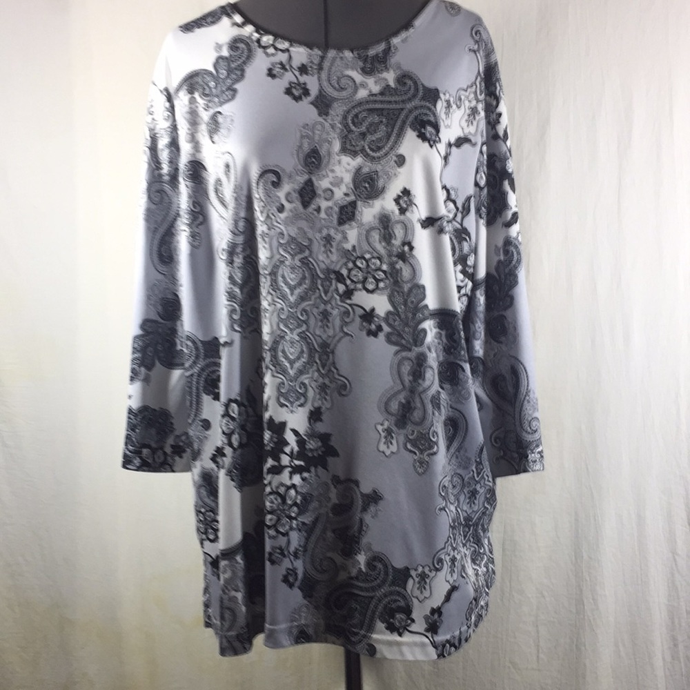 Only Necessities  3/4 Sleeves Gray & Black Tunic